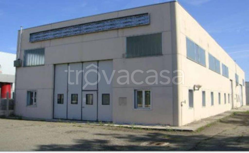 locale commerciale in vendita ad Alessandria in zona Cabanette