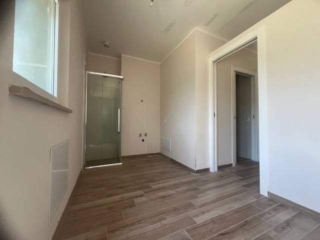 negozio in vendita ad Alessandria in zona Casalbagliano