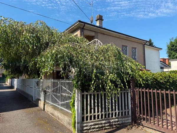 casa indipendente in vendita ad Alessandria in zona Spinetta Marengo