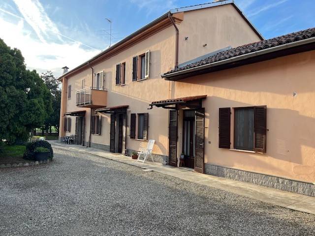 casa indipendente in vendita ad Alessandria in zona Spinetta Marengo