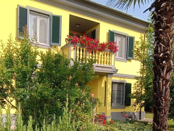 casa indipendente in vendita ad Alessandria in zona Valmadonna