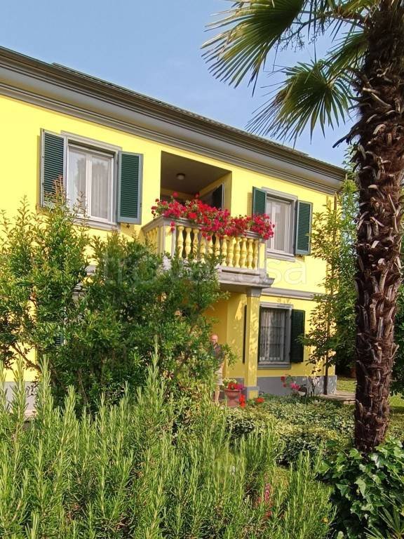 casa indipendente in vendita ad Alessandria in zona Valmadonna