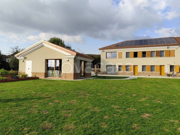 casa indipendente in vendita ad Alessandria in zona Valmadonna