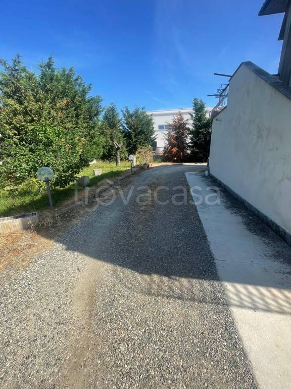 casa indipendente in vendita ad Alessandria in zona Cascinagrossa