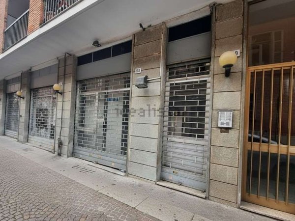 locale commerciale in vendita ad Alessandria in zona Borgo Rovereto