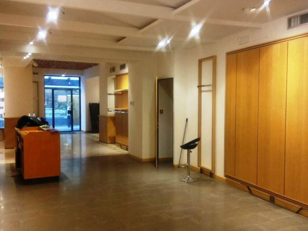 negozio in vendita ad Alessandria in zona Centro Città