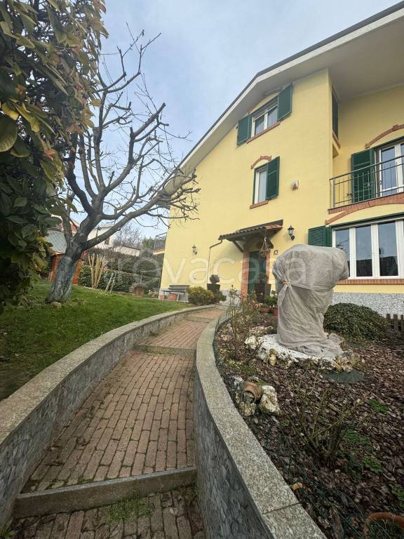 casa indipendente in vendita ad Alessandria in zona Valle San Bartolomeo