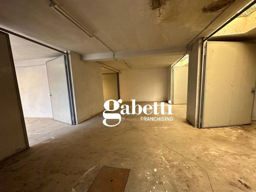 locale commerciale in vendita ad Alessandria in zona zona Pista