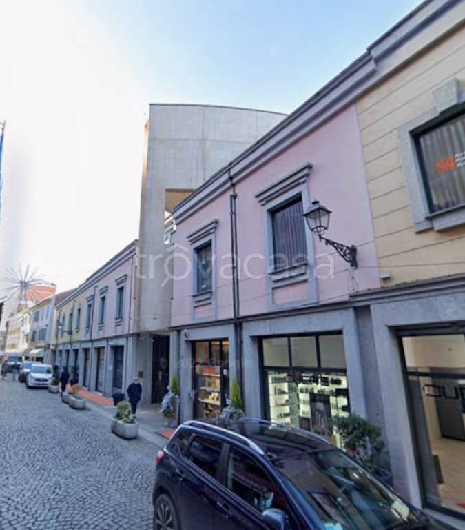 negozio in vendita ad Alessandria