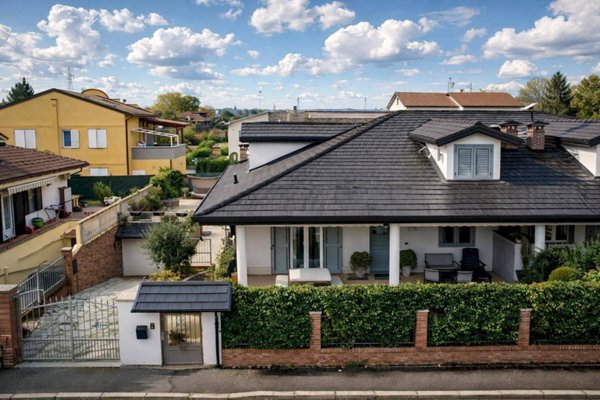 casa indipendente in vendita ad Alessandria in zona Casalbagliano