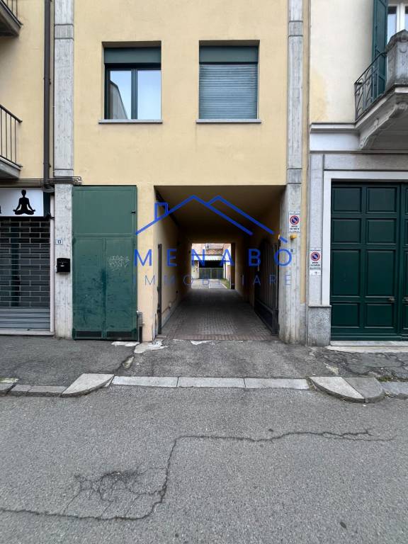 locale commerciale in vendita ad Alessandria in zona Borgo Rovereto