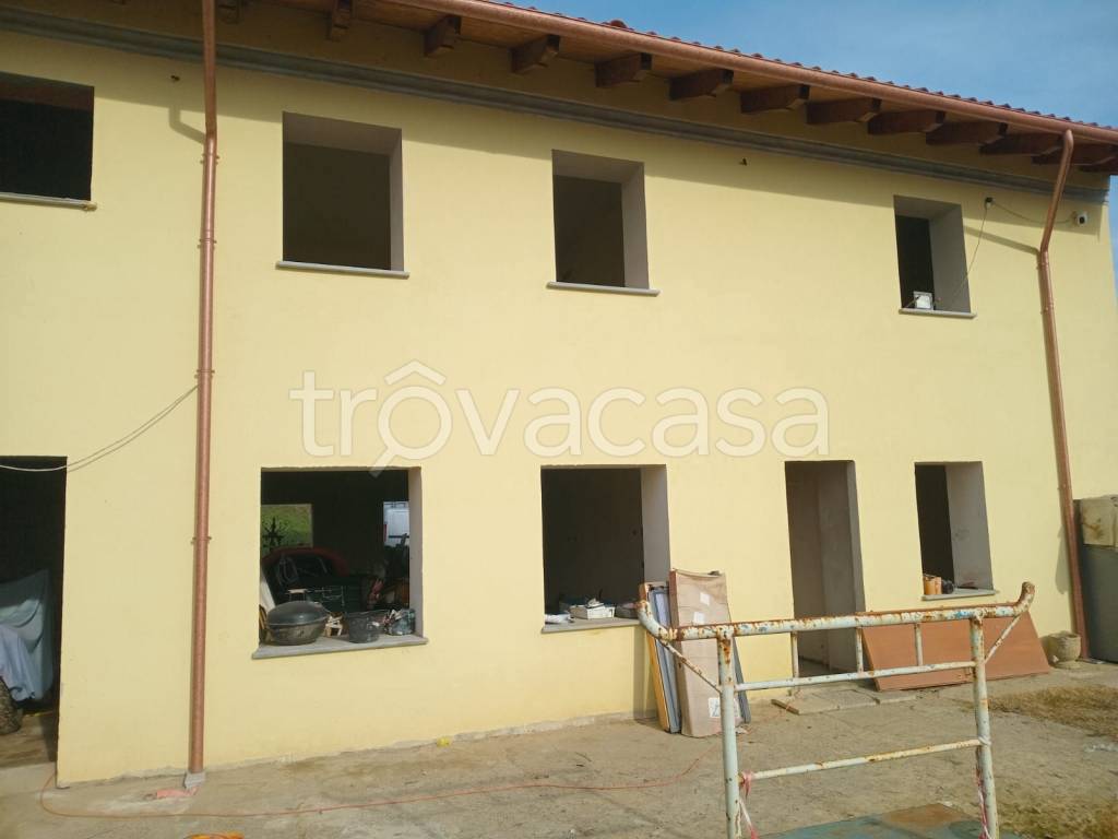 casa indipendente in vendita ad Alessandria in zona Casalbagliano