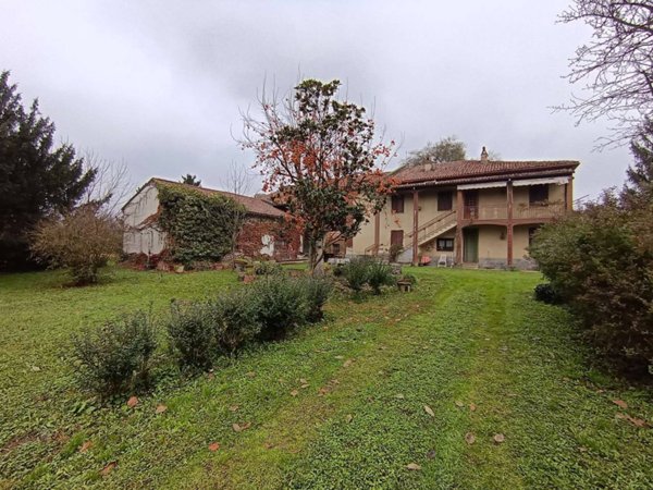 casa indipendente in vendita ad Alessandria in zona Valmadonna