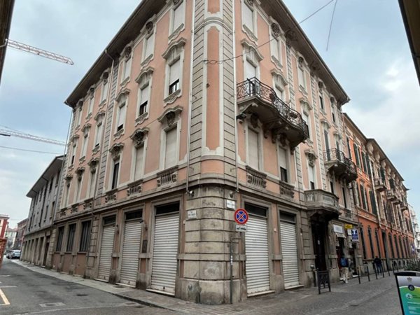 negozio in vendita ad Alessandria