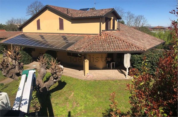 casa indipendente in vendita ad Alessandria in zona Spinetta Marengo