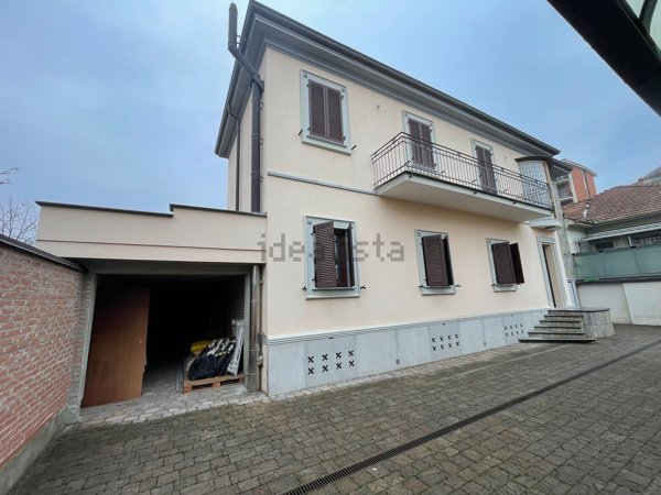 casa indipendente in vendita ad Alessandria in zona Villaggio Europa