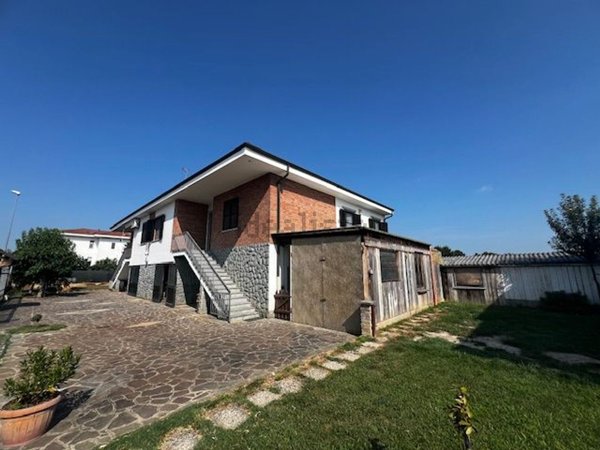casa indipendente in vendita ad Alessandria in zona San Michele