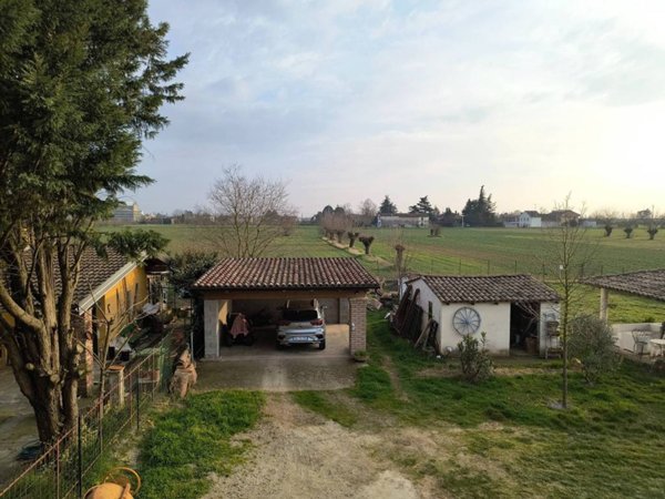 casa indipendente in vendita ad Alessandria in zona San Giuliano Vecchio