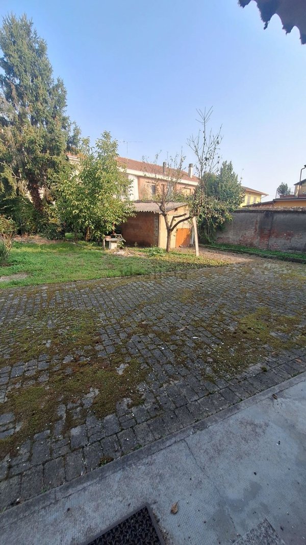 casa indipendente in vendita ad Alessandria in zona Casalbagliano