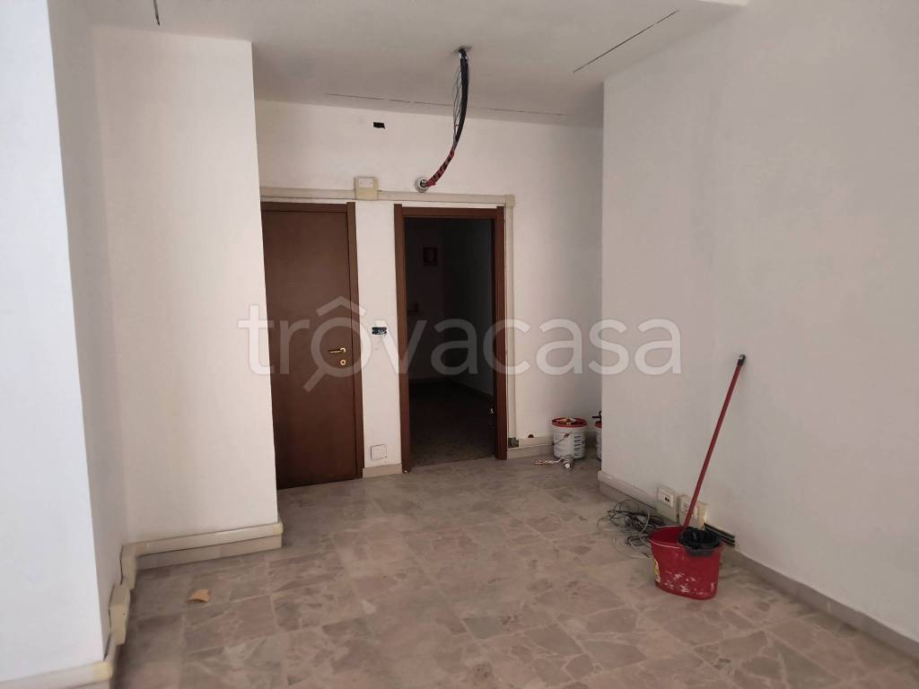 negozio in vendita ad Alessandria in zona Borgo Rovereto