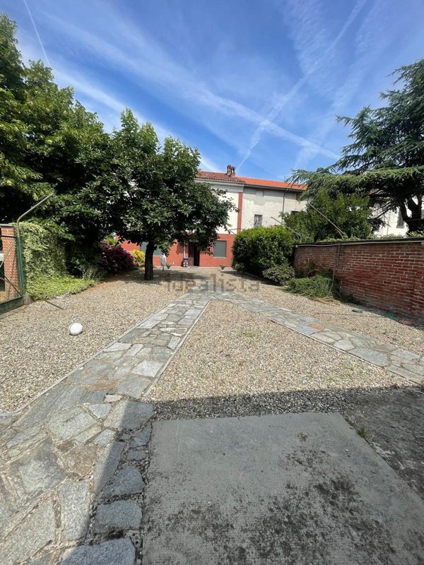 casa indipendente in vendita ad Alessandria in zona Lobbi
