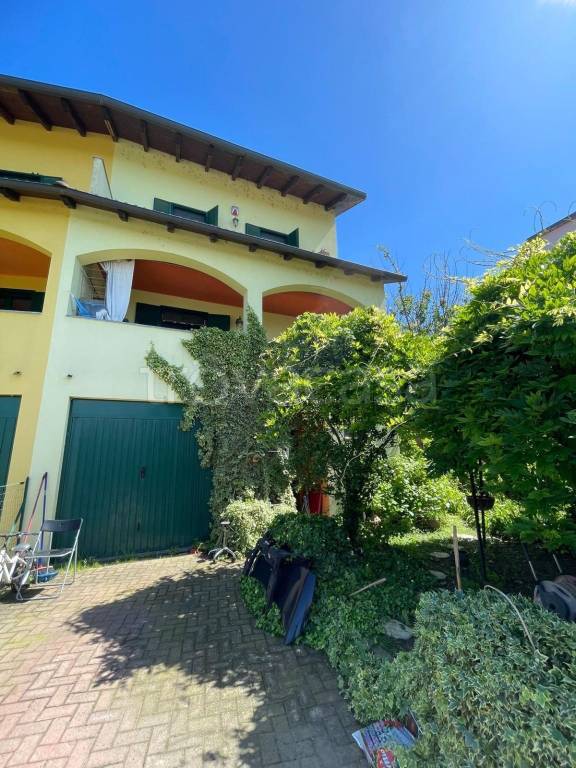 casa indipendente in vendita ad Alessandria in zona Casalbagliano