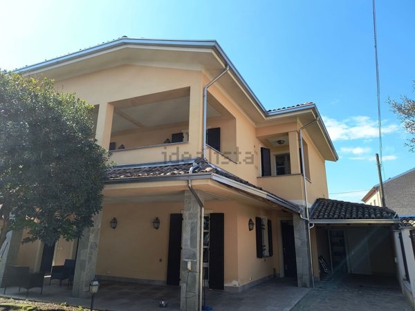 casa indipendente in vendita ad Alessandria in zona Mandrogne