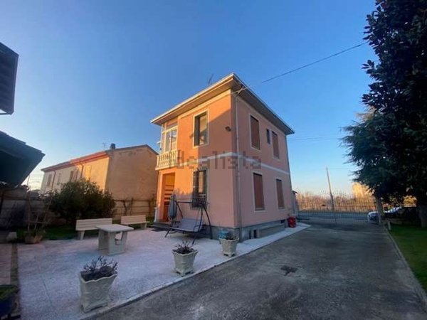 casa indipendente in vendita ad Alessandria in zona San Giuliano Vecchio