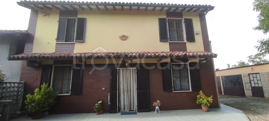 casa indipendente in vendita ad Alessandria in zona Filippona