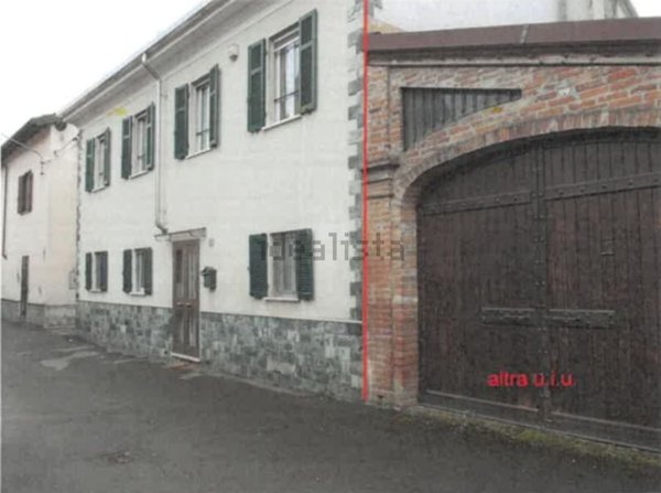 casa indipendente in vendita ad Alessandria in zona Castelceriolo