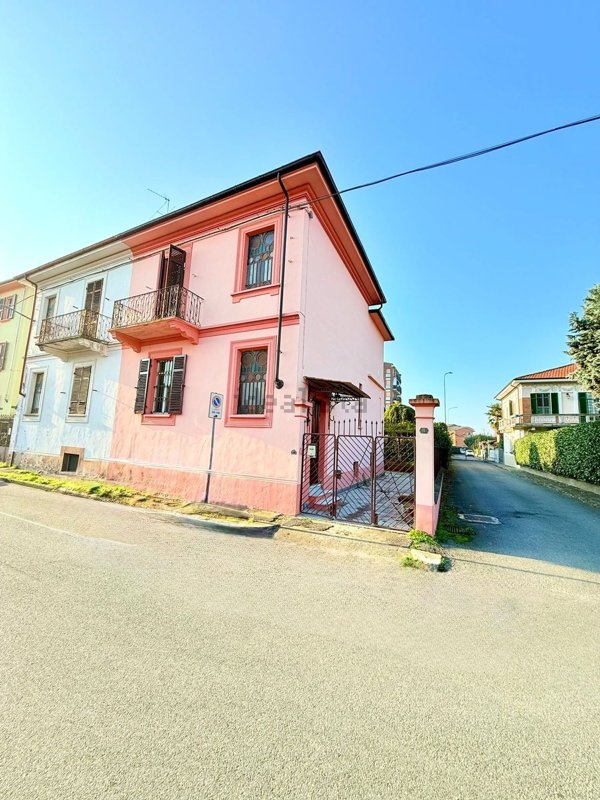 casa indipendente in vendita ad Alessandria in zona Il Cristo