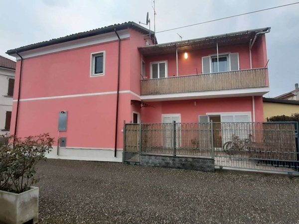 casa indipendente in vendita ad Alessandria in zona Litta Parodi