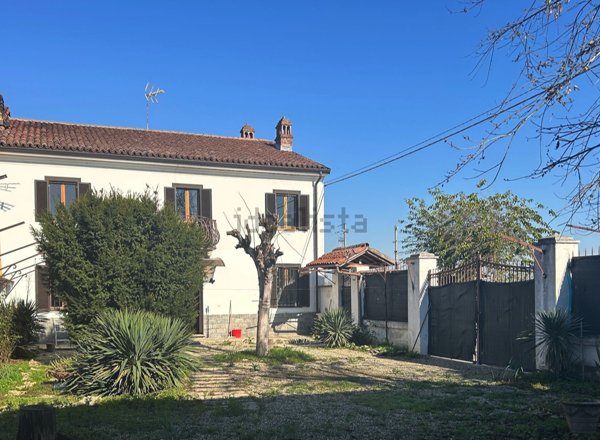 casa indipendente in vendita ad Alessandria in zona Lobbi