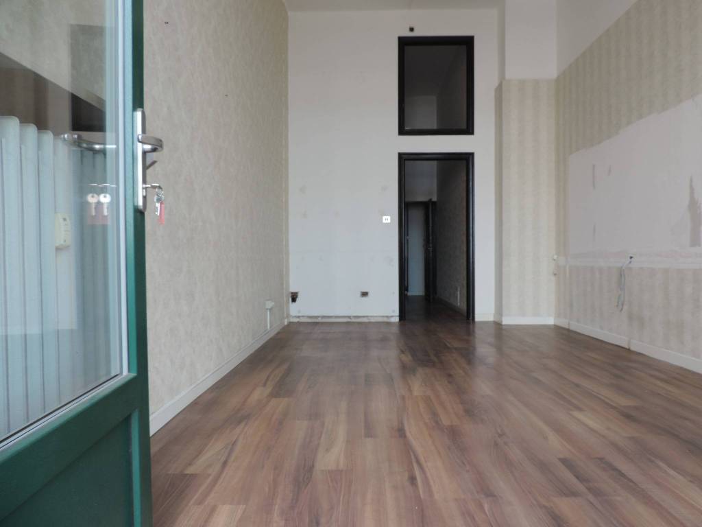 negozio in vendita ad Alessandria