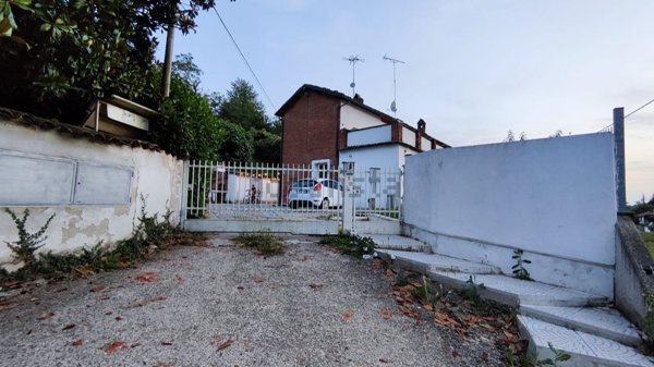 casa indipendente in vendita ad Alessandria in zona Valle San Bartolomeo