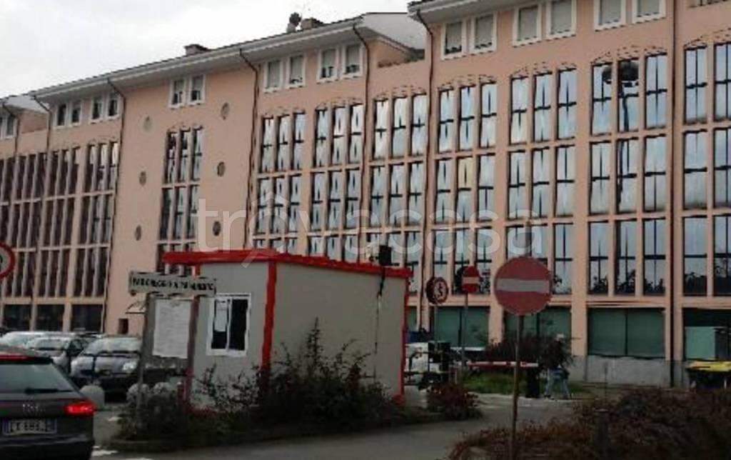 locale commerciale in vendita ad Alessandria in zona Borsalino