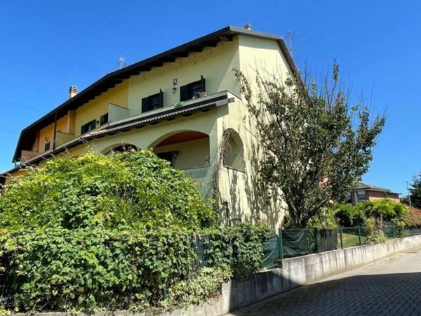 casa indipendente in vendita ad Alessandria in zona Casalbagliano