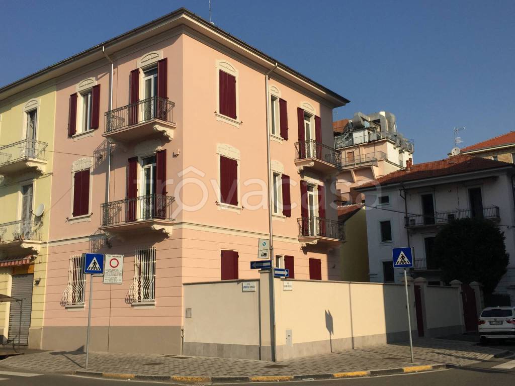 casa indipendente in vendita ad Alessandria in zona zona Pista