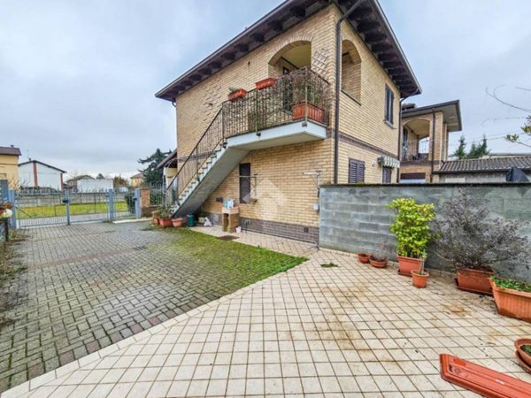 appartamento in vendita ad Alessandria in zona Lobbi