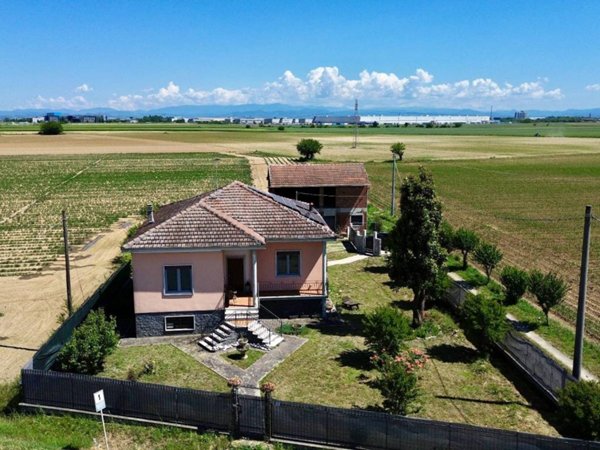 casa indipendente in vendita ad Alessandria in zona Castelceriolo
