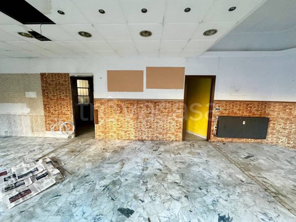 negozio in vendita ad Alessandria