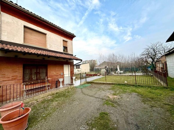 casa indipendente in vendita ad Alessandria in zona Centro Città