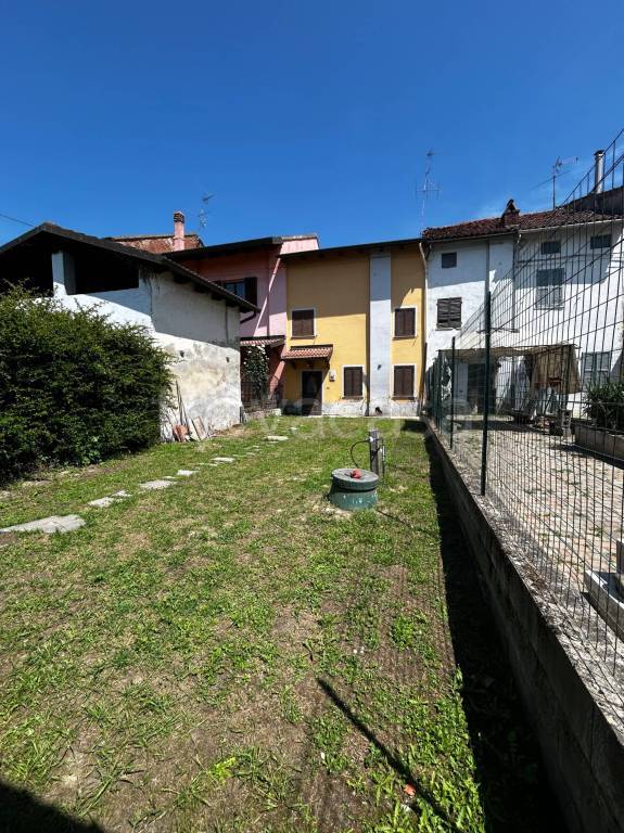 casa indipendente in vendita ad Alessandria in zona Casalbagliano