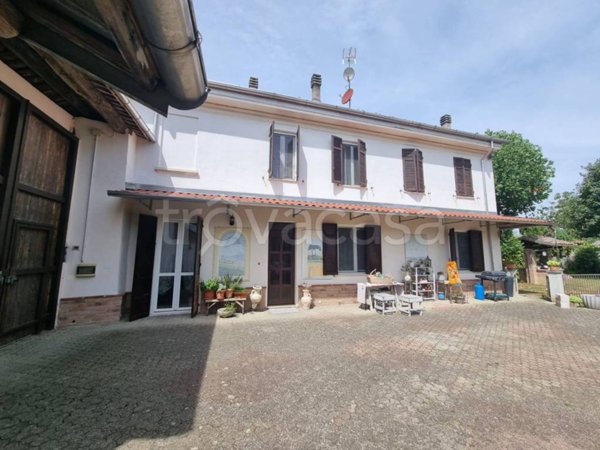 casa indipendente in vendita ad Alessandria in zona Villa del Foro