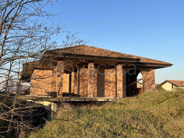 casa indipendente in vendita ad Alessandria in zona San Giuliano Vecchio