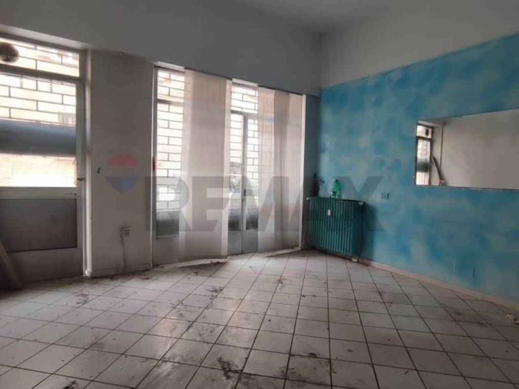 negozio in vendita ad Alessandria in zona Borgo Rovereto