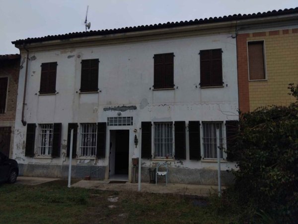 casa indipendente in vendita ad Alessandria in zona Lobbi