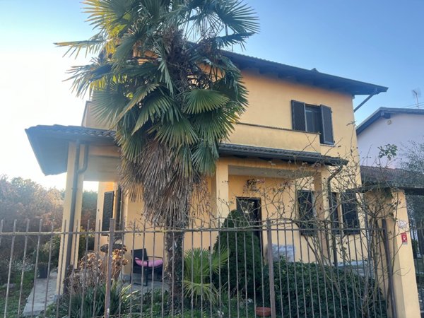 casa indipendente in vendita ad Alessandria in zona Litta Parodi
