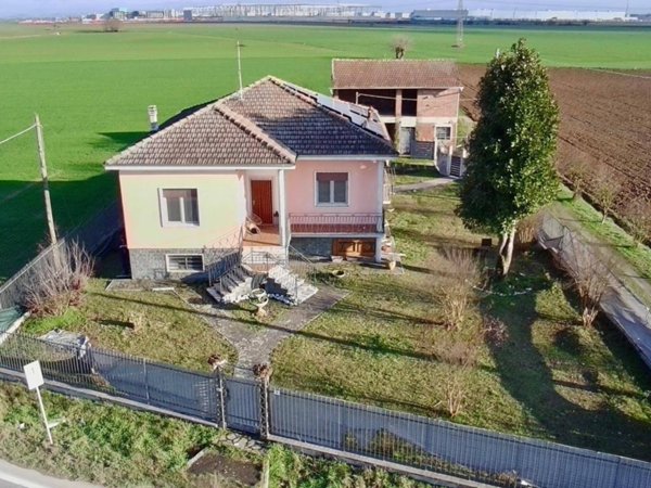 casa indipendente in vendita ad Alessandria in zona Castelceriolo