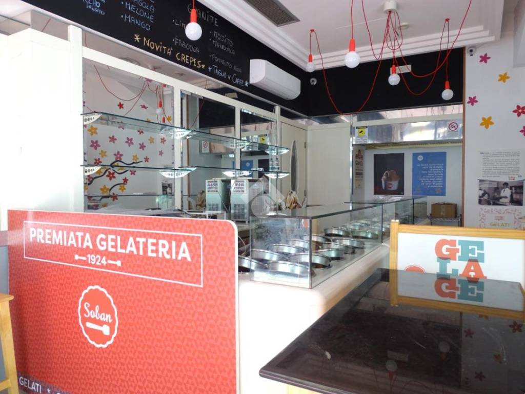 negozio in vendita ad Alessandria in zona Centro Città